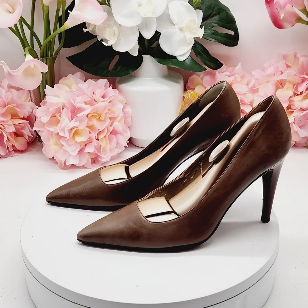 Diane Von Furstenberg DVF Beige Leather Pointed Toe Classic Pumps Heels Size 7M
